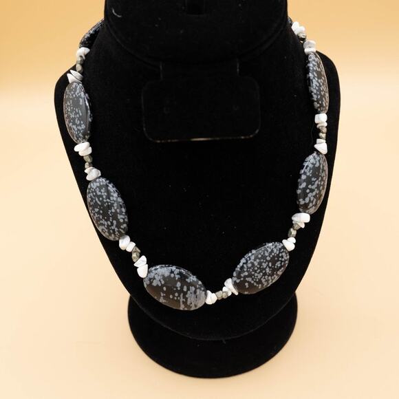 Adjustable Gray Black White Stone Chunky Necklace - Picture 4 of 9